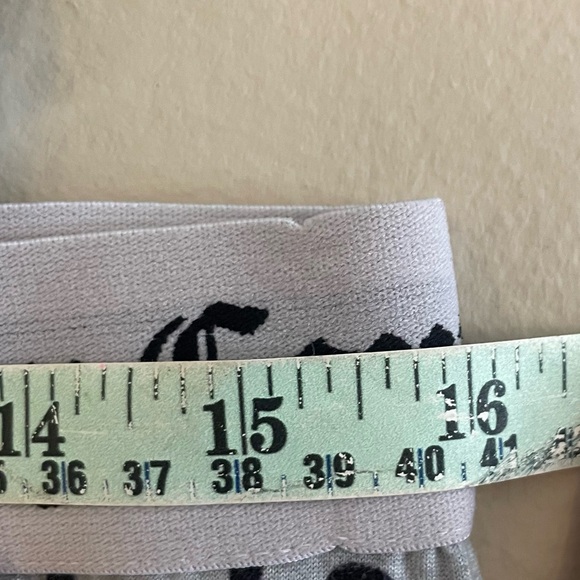 Juicy Couture Grey & Black “Love Juicy” Print Cuffed Pajama Pants – Medium GUC - Picture 15 of 16